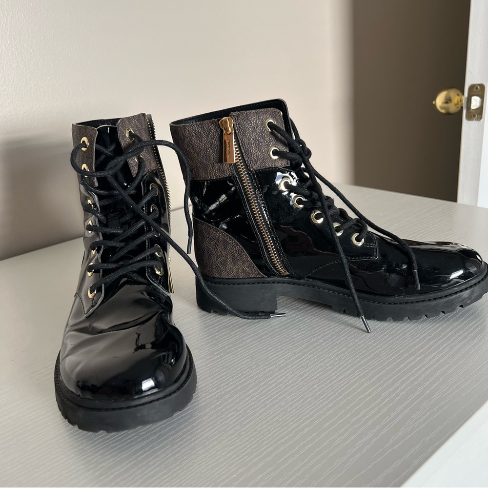 Stylish Michael Kors Black Logo Women's Boots - Picture 5 of 7